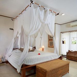 Villa avec Piscine à 2 Chambres à Coucher